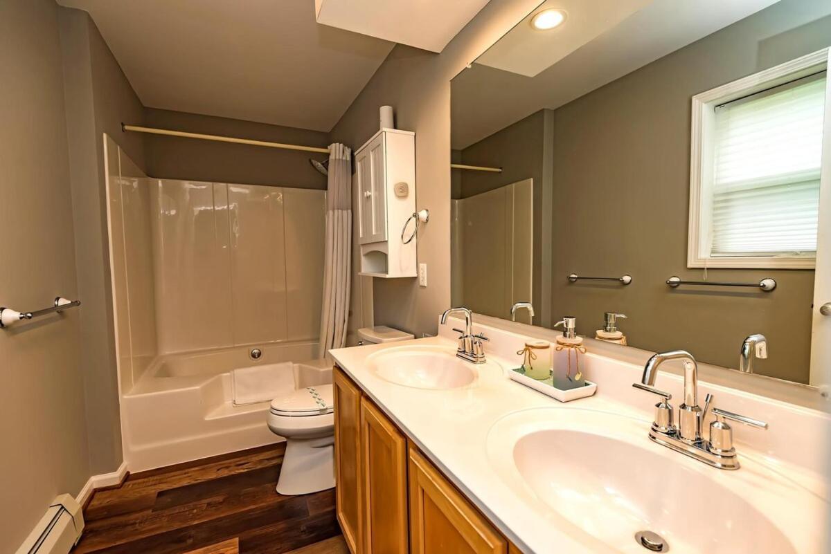 5bedrooms,bigboulder&jackfrost Ski, Hottub,splitrock Waterpk,linens! Holiday home Albrightsville