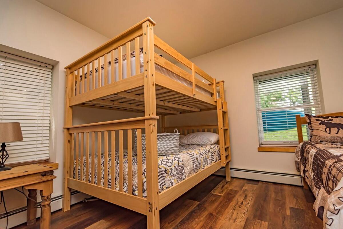 Holiday home 5bedrooms,bigboulder&jackfrost Ski, Hottub,splitrock Waterpk,linens! *